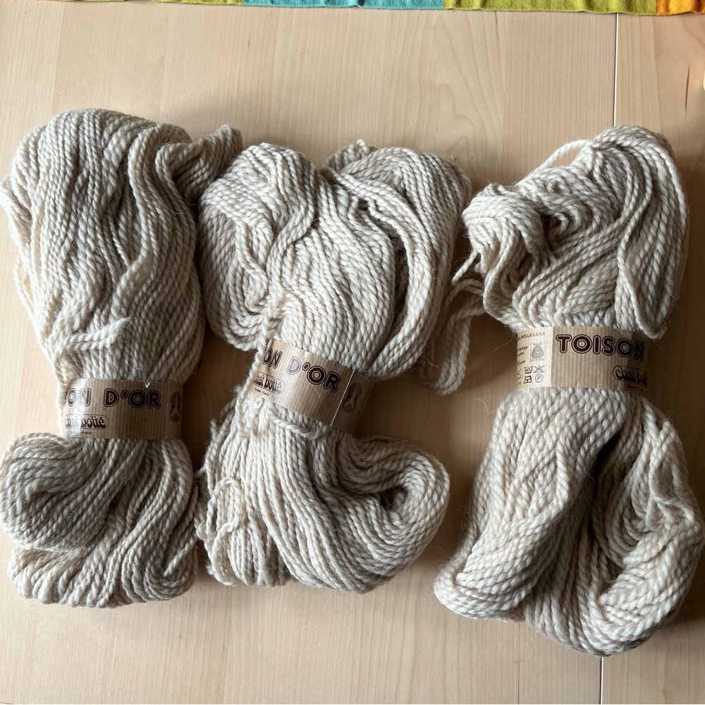 Vintage wool skeins chat botté toison d’or